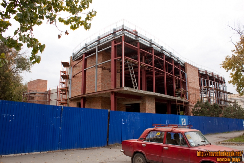 Новочеркасск: Строительство развлекательного центра в Александровском парке