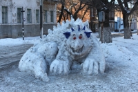 Ул. Пушкинская. Снежная скульптура перед пожарной частью