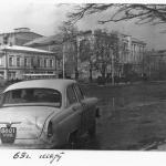 Проспект Платовский. На заднем плане - ГДК и музей. Март 1969 г