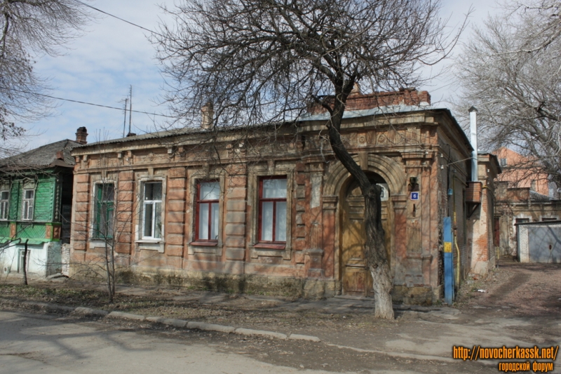 Новочеркасск: Ул. Красноармейская, 6