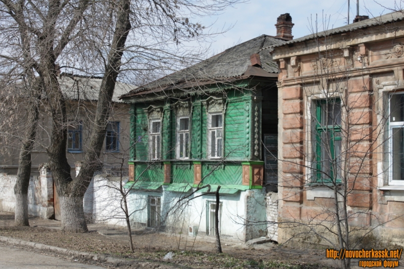 Новочеркасск: Ул. Красноармейская, 8