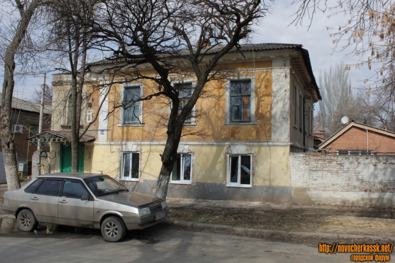 Новочеркасск: Ул. Красноармейская, 10