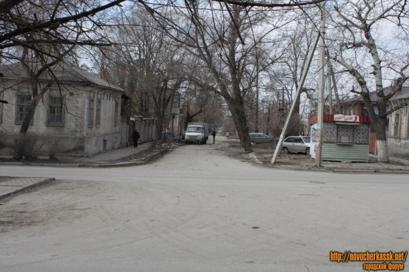 Новочеркасск: Вид на ул. Бакунина с ул. Просвещения