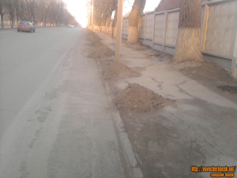 Новочеркасск: Очистка обочины от грязи, пр. Баклановский