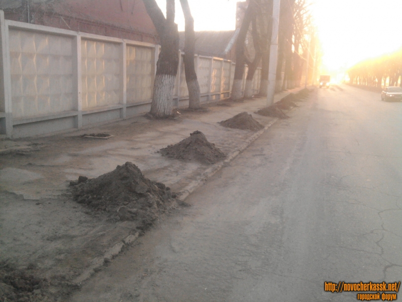 Новочеркасск: Очистка обочины от грязи, пр. Баклановский