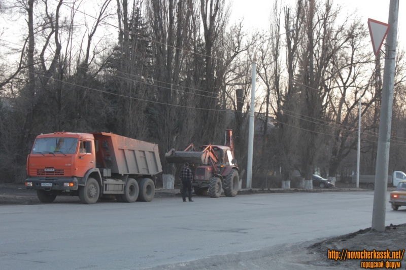 Новочеркасск: Уборка обочин, пр. Баклановский