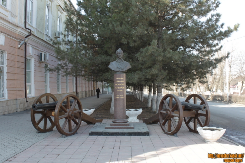 Новочеркасск: Памятник Суворову