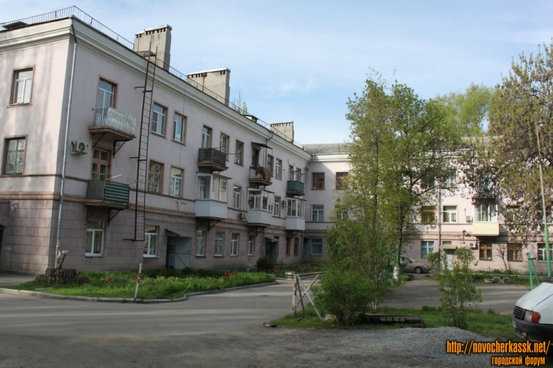 Новочеркасск: Двор улицы Гвардейская, 2. Жилучасток