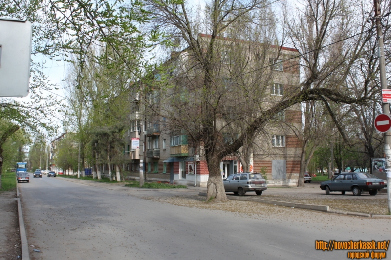 Новочеркасск: Вид на ул. Бердичевского с ул. Гвардейской
