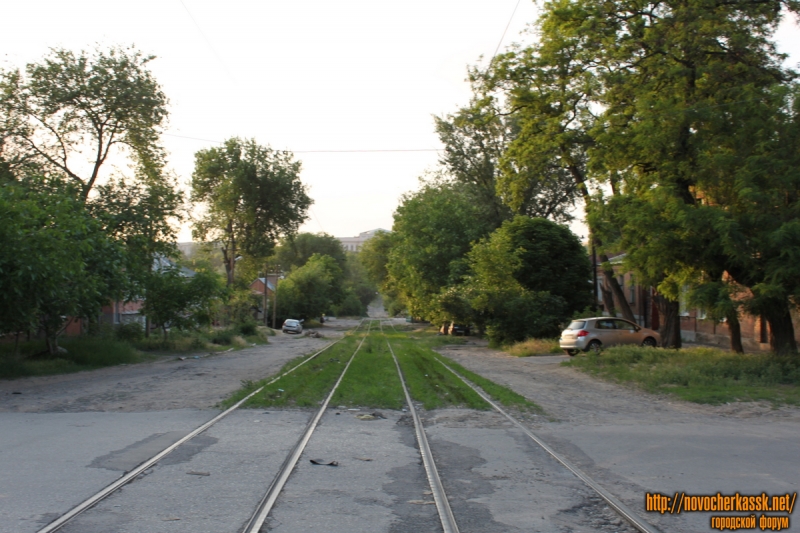 Новочеркасск: Улица Орджоникидзе. Вид с ул. Комитетской в сторону НПИ