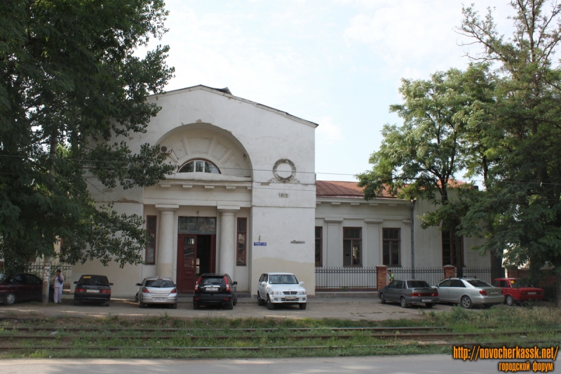 Новочеркасск: Угол улицы Троицкой и Богдана Хмельницкого. Вид с Троицкой