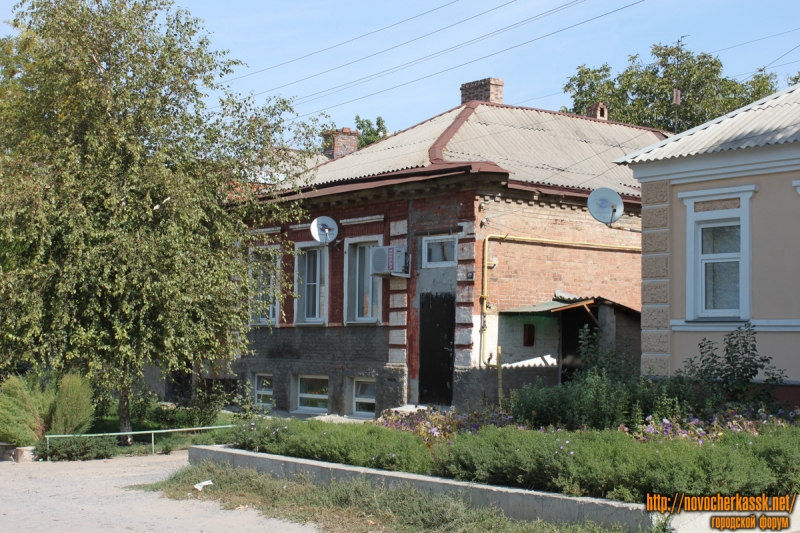Новочеркасск: улица Кирпичная, 82