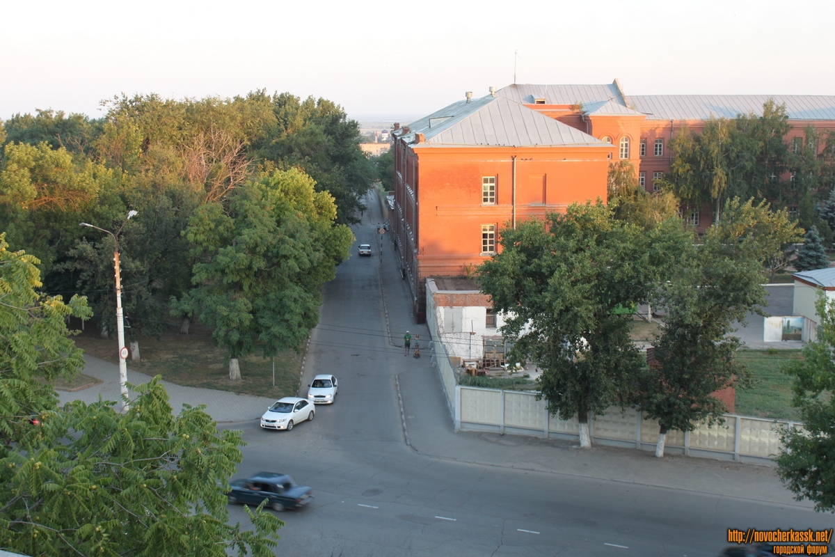 Новочеркасск: улица Кривошлыкова. Пересечение с пр. Баклановским