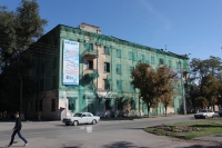 Угол Баклановского и Островского. Бывшее общежитие