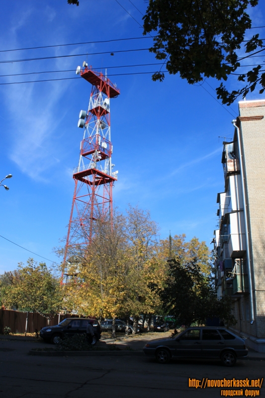 Новочеркасск: Двор улицы Народной, 54, и телебашня