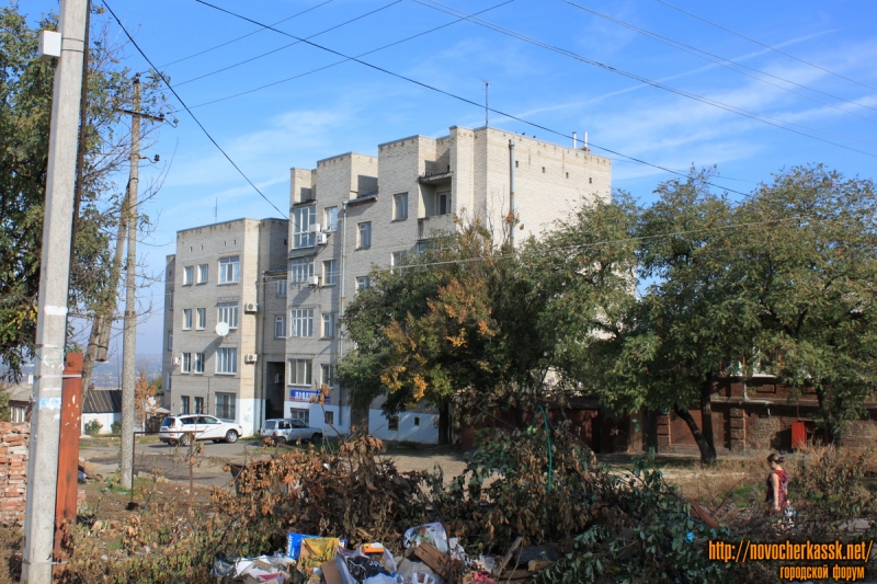 Новочеркасск: Улица Ларина, 44