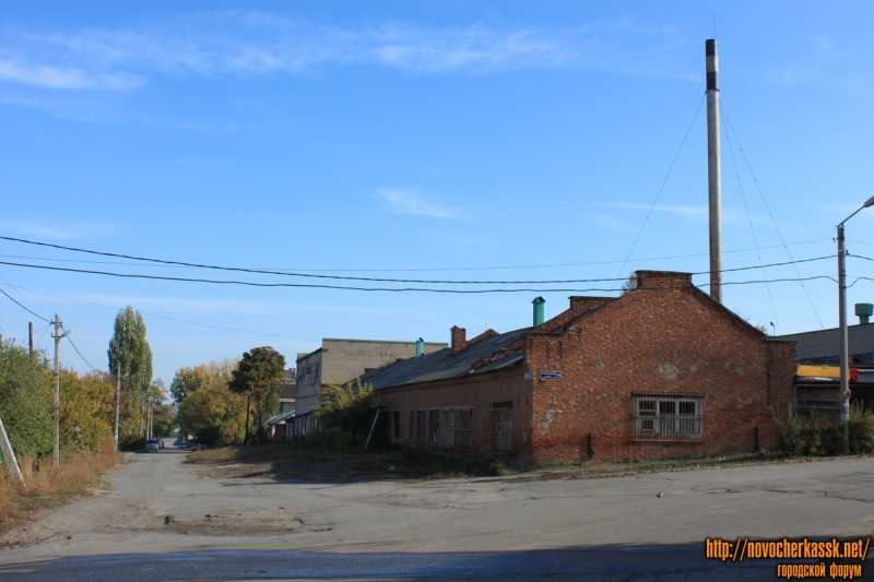 Новочеркасск: Перекресток Ларина и Щорса. Цех МУП "Тепловые сети"