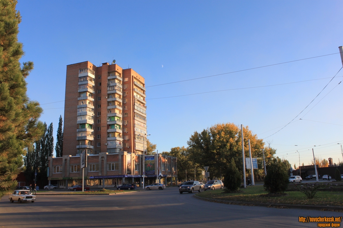 Новочеркасск: Площадь Юбилейная и 14-этажка