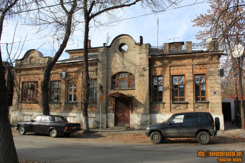 Новочеркасск: Здание по ул. Дубовского