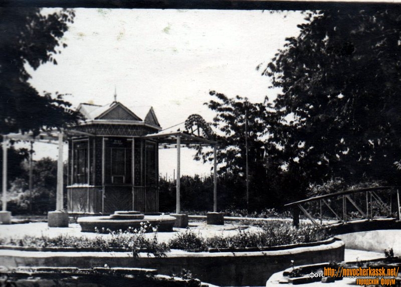 Новочеркасск: Беседка в Александровском парке