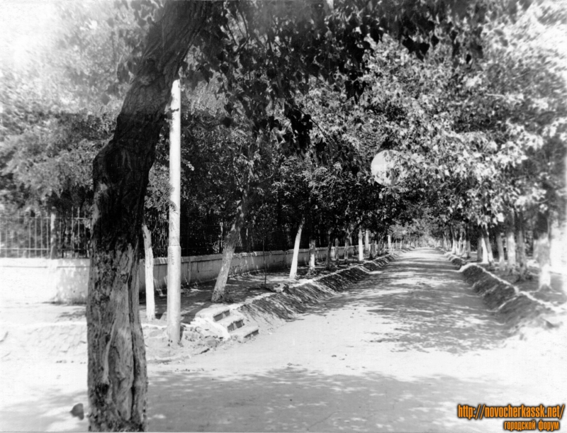 Новочеркасск: Угол ул. Просвещения и ул. Богдана Хмельницкого