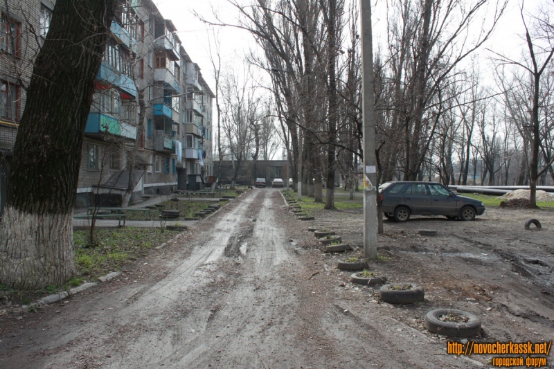 Новочеркасск: Двор улицы Гвардейской, 3