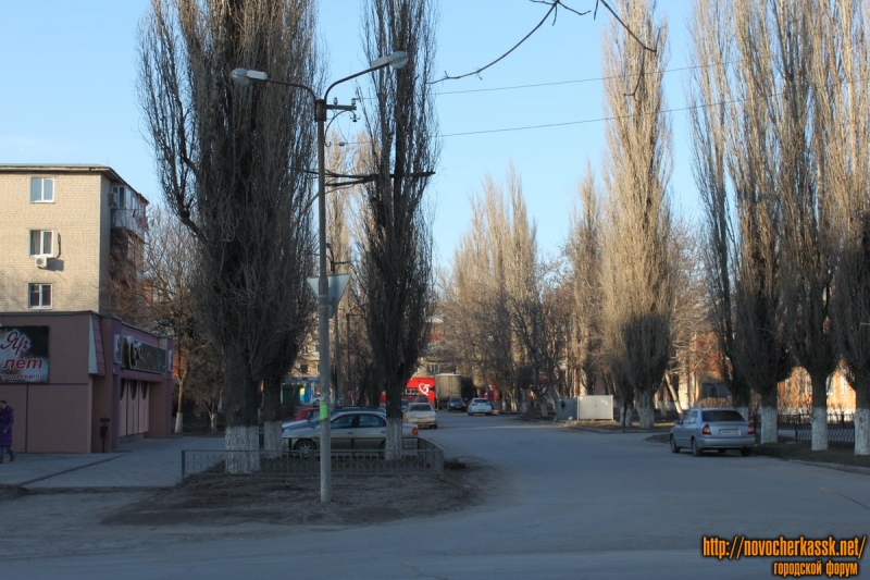 Новочеркасск: Вид на переулок Гайдара с проспекта Баклановского