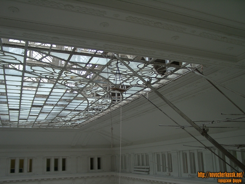 Новочеркасск:  Потолок крытого двора ЮРГТУ (НПИ), ремонт