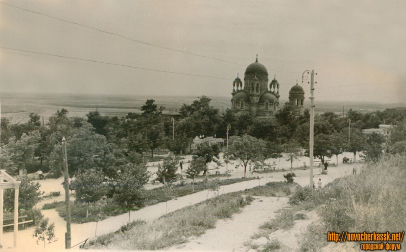 Новочеркасск: Вид на Александровский собор с кургана в городском парке