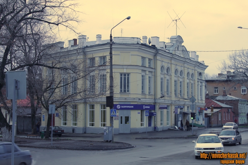 Новочеркасск: Дом на углу Дубовского и проспекта Ермака