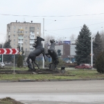 Памятник коням на площади Юбилейной