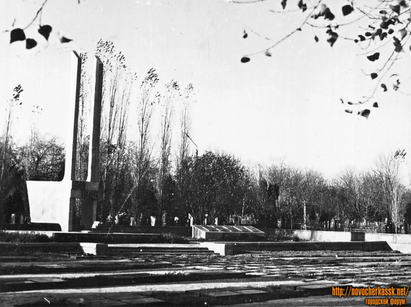 Новочеркасск: Мемориальный комплекс памяти воинов, погибших в период Великой отечественной войны. Городское кладбище