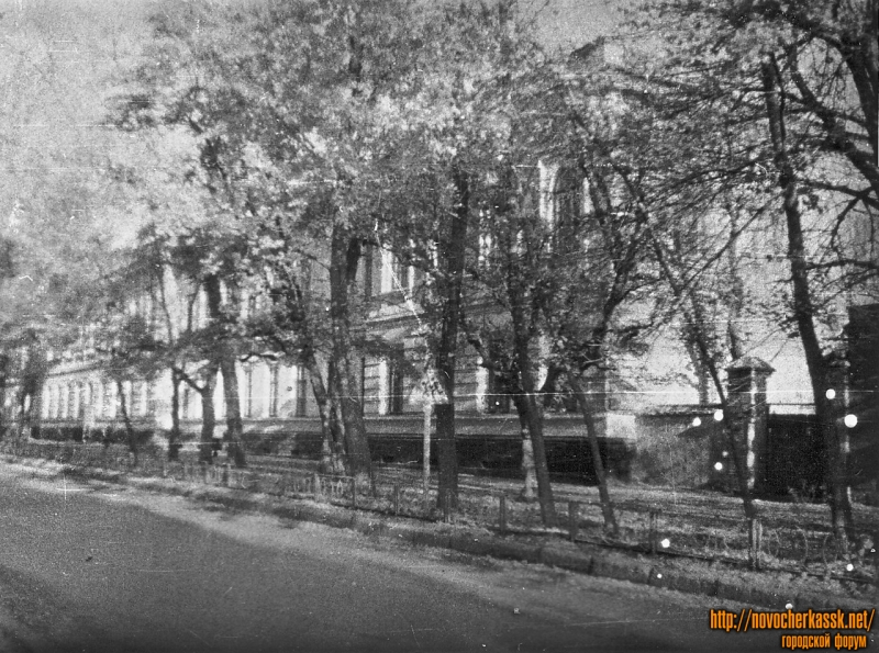 Новочеркасск: Проспект Ермака, 92. Здание школы №3