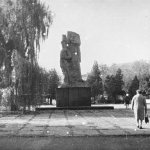 Памятник Подтелкову и Кривошлыкову. Площадь Троицкая (Революции)