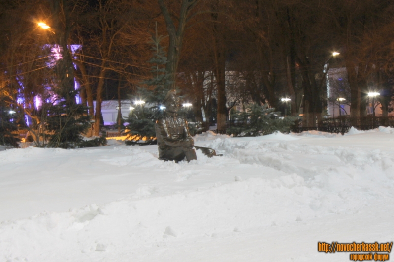 Новочеркасск: Памятник казаку на Платовском