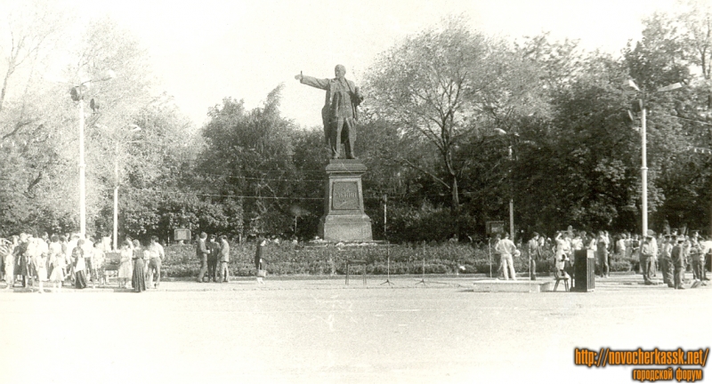 Новочеркасск: Памятник Ленину на Платовском проспекте