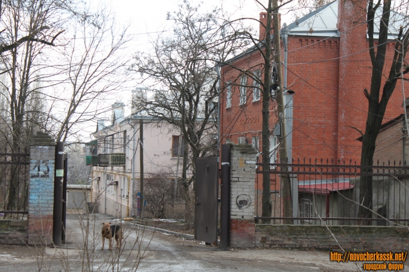 Новочеркасск: Улица Бакунина, 13