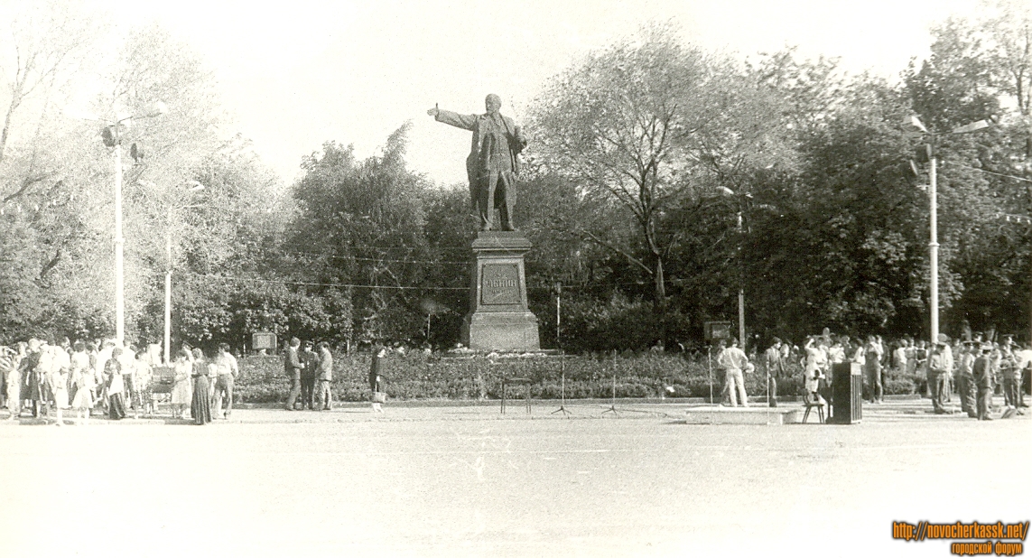 Новочеркасск: Памятник Ленину на Платовском проспекте