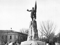 Памятник Ермаку. Площадь Ермака