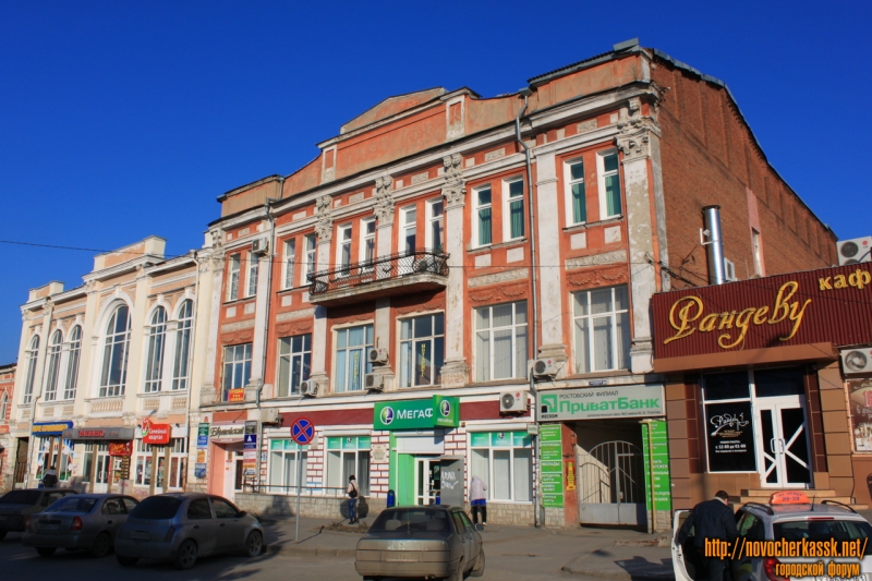 Новочеркасск: Платовский проспект, 80 (бывший Дворец пионеров)