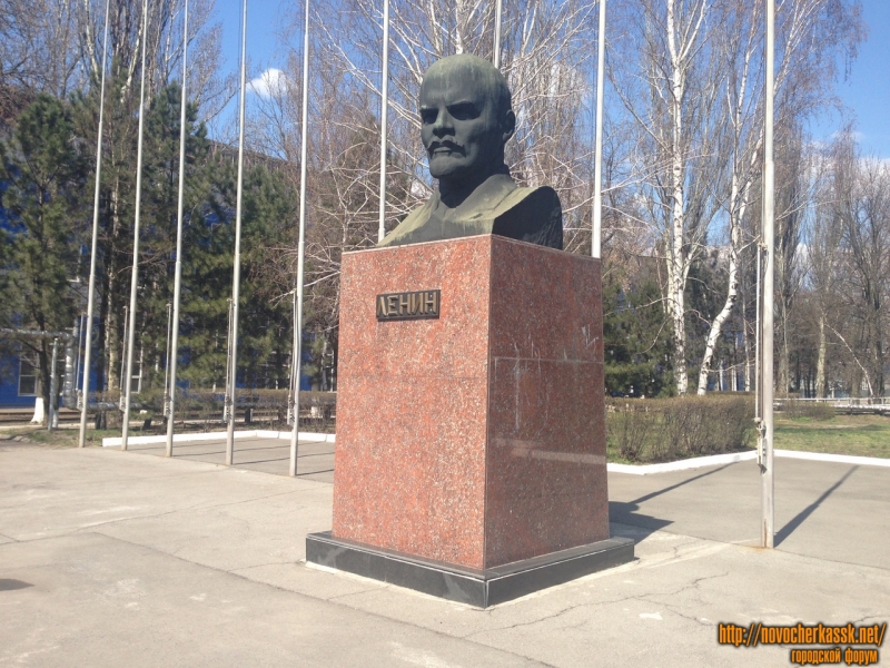 Новочеркасск: Памятник Ленину на территории НЭВЗ