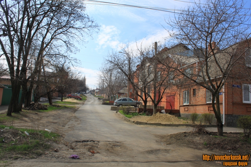 Новочеркасск: Улица Островского. Вид с клицы Щорса