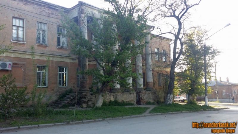 Новочеркасск: угол Атаманской - Александровской