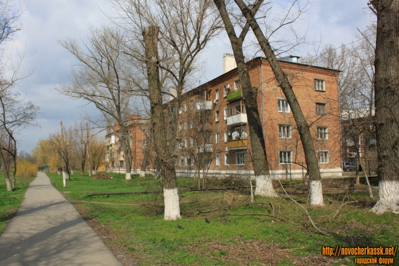 Новочеркасск: Улица Макаренко, 10-12