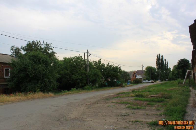 Новочеркасск: Улица Щорса. Вид с улицы Ларина