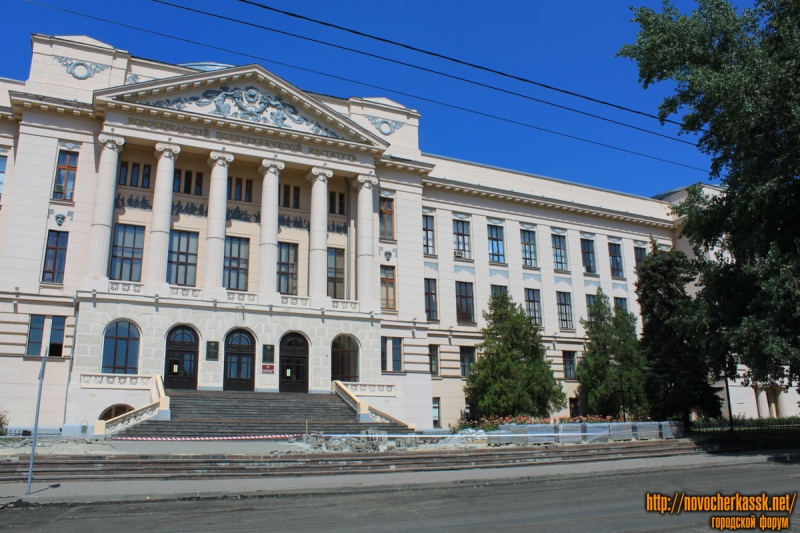 Новочеркасск: Главный корпус ЮРГПУ (НПИ) летом 2014