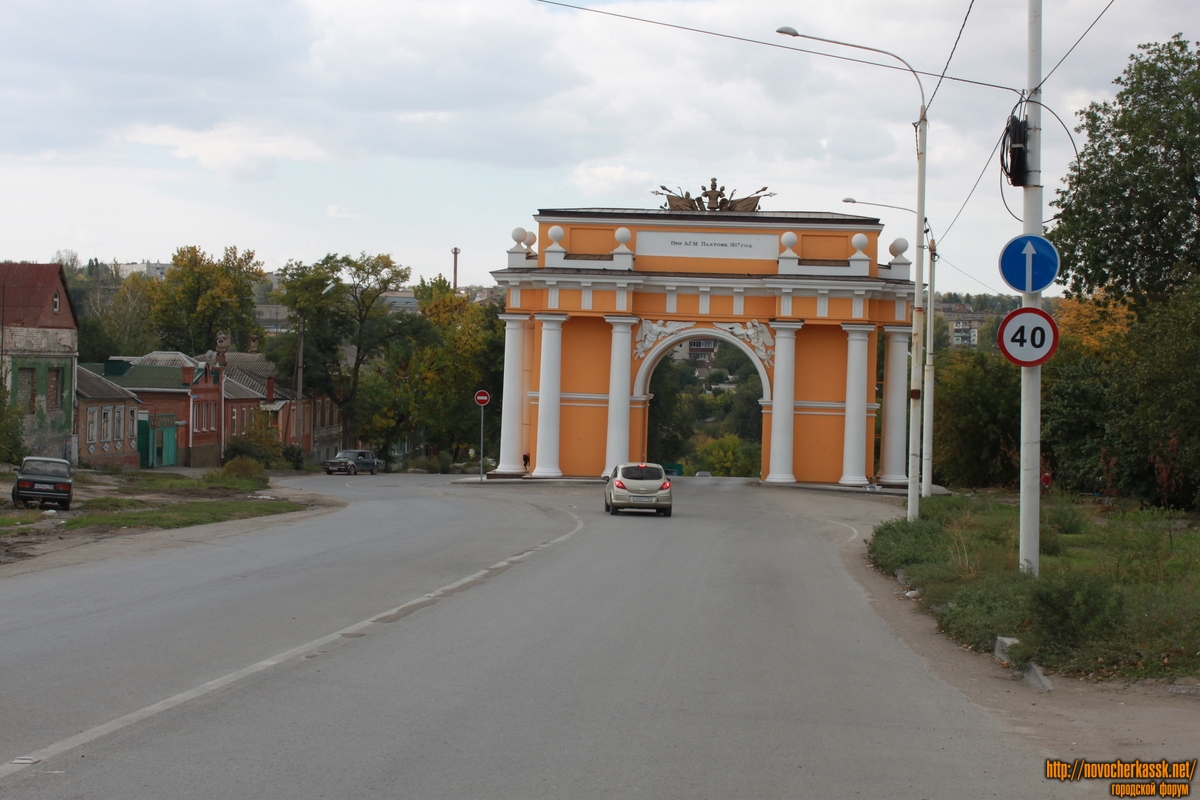 Новочеркасск: Триумфальная арка на Платовском после реставрации