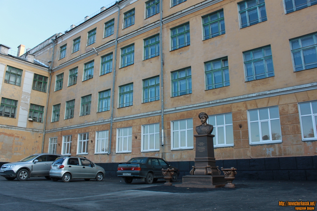 Новочеркасск: Во дворе 19 школы