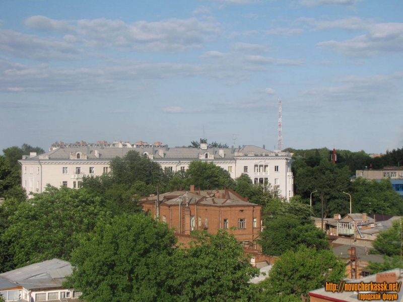 Новочеркасск: Дом на углу Московской и Просвещения.