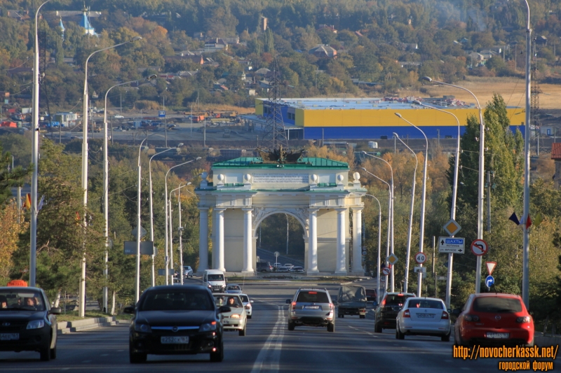 Новочеркасск: Спуск Герцена. Триумфальная арка. Строительство супермаркета «Лента»